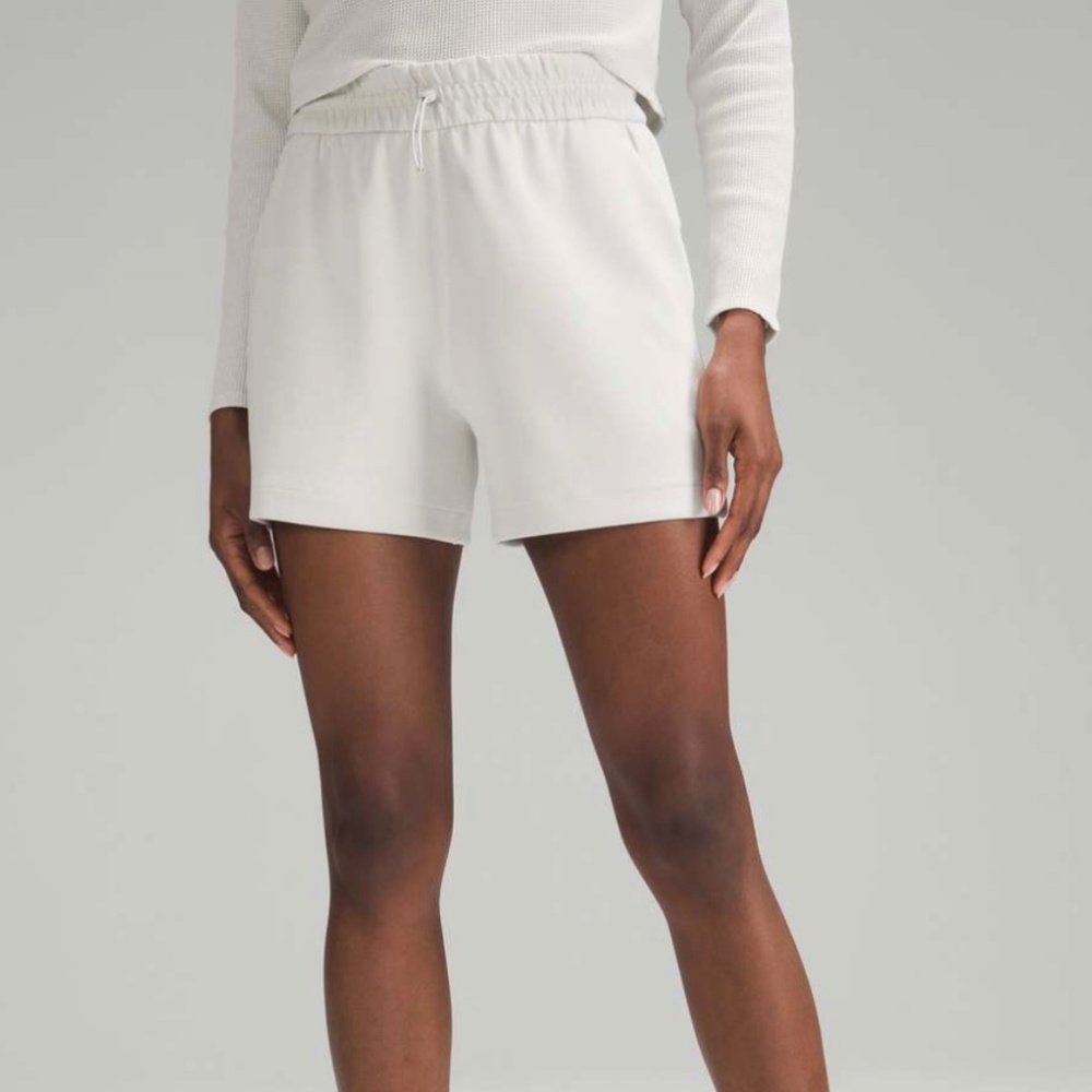 Lululemon Softstreme High-Rise Short 4" Bone